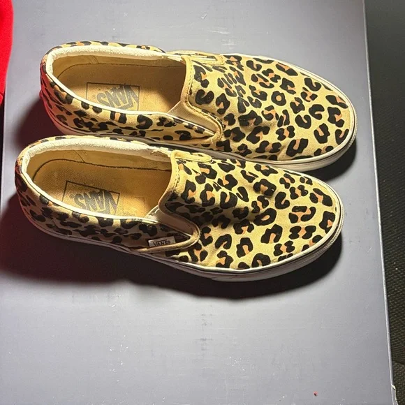 Vans women’s leopard Print Slip-On Shoes - Picture 2 of 2